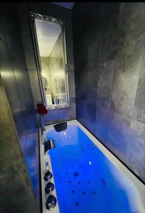 Orphelin Studio Avec Balneo Proche Centre Ville Reims Extérieur photo