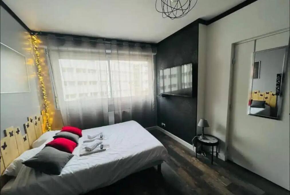 Orphelin Studio Avec Balneo Proche Centre Ville Reims Extérieur photo