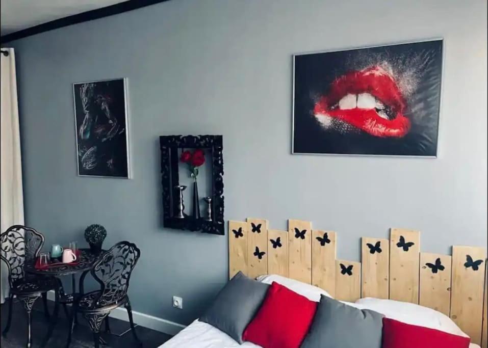 Orphelin Studio Avec Balneo Proche Centre Ville Reims Extérieur photo
