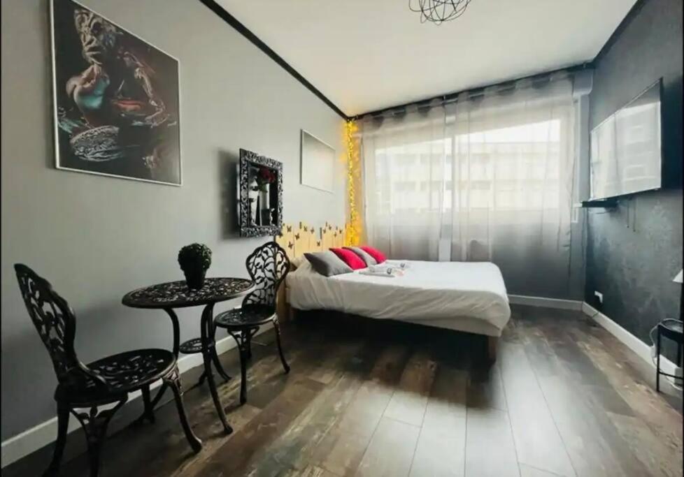 Orphelin Studio Avec Balneo Proche Centre Ville Reims Extérieur photo